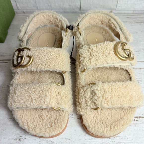 Gucci Women’s 38.5 Merino Wool Shearling GG Marmont Dad Sandals Buterscotch NEW - Picture 4 of 16